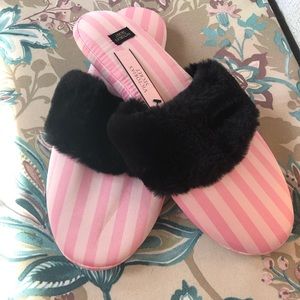 NWT Victoria’s Secret Signature Satin Slipper